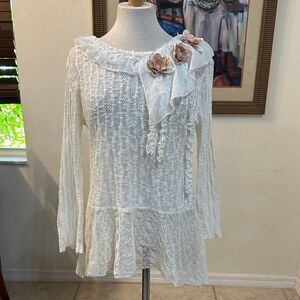 Zba (zee-bo)Elegant White Lace Women Top with Floral Fringe Accents Size Large